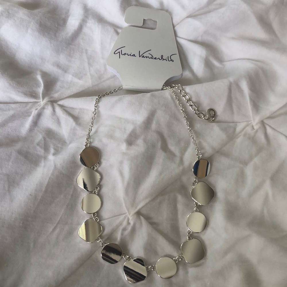 Gloria Vanderbilt silver shape necklace